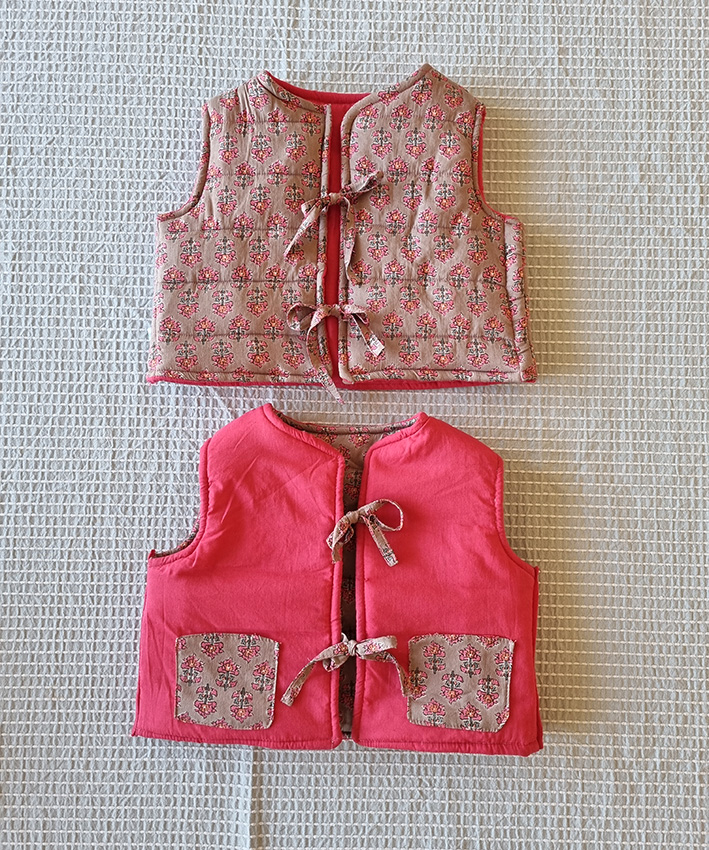 Chaleco guateado reversible